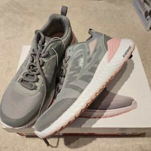 Brand New - FILA Pink/Grey Trazoros Energized 2 Sneakers size 8